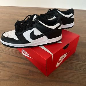Nike dunks PANDAS 4.5